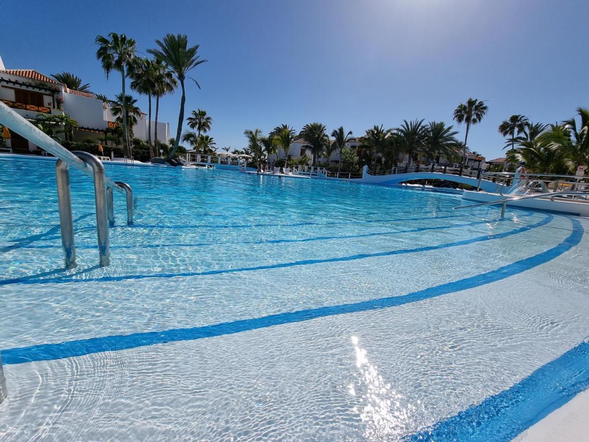 Studio No 2 Just 100 To Beach And Sea, Large Terrace, Heated Pool, Wifi, Aircondition For A Fee Playa de las Americas  Exterior photo