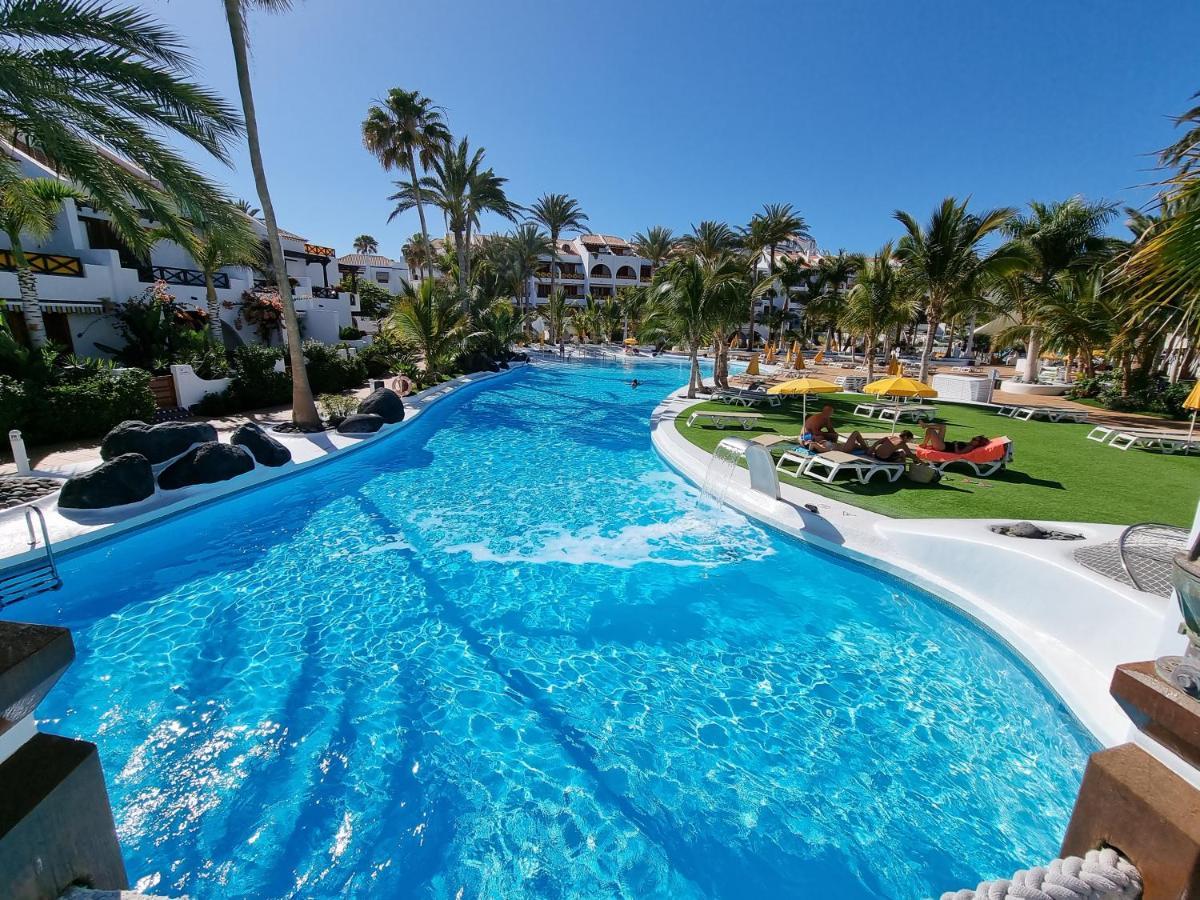 Studio No 2 Just 100 To Beach And Sea, Large Terrace, Heated Pool, Wifi, Aircondition For A Fee Playa de las Americas  Exterior photo