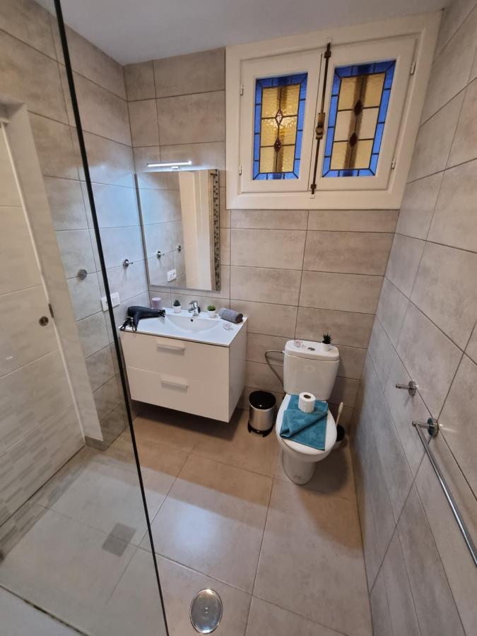 Studio No 2 Just 100 To Beach And Sea, Large Terrace, Heated Pool, Wifi, Aircondition For A Fee Playa de las Americas  Exterior photo