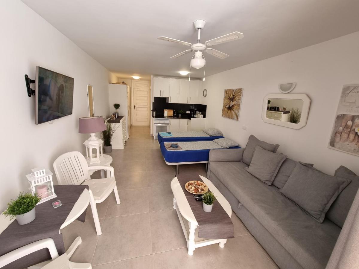 Studio No 2 Just 100 To Beach And Sea, Large Terrace, Heated Pool, Wifi, Aircondition For A Fee Playa de las Americas  Exterior photo