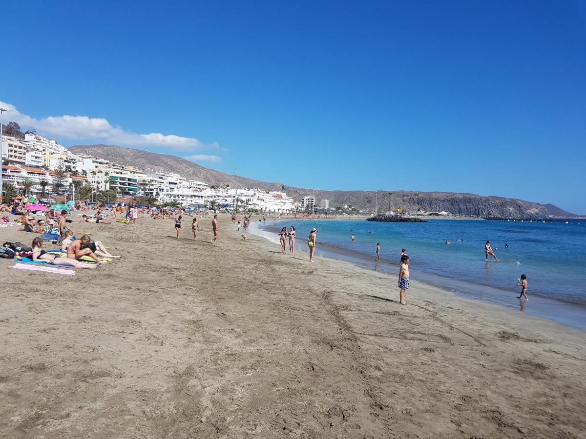 Studio No 2 Just 100 To Beach And Sea, Large Terrace, Heated Pool, Wifi, Aircondition For A Fee Playa de las Americas  Exterior photo