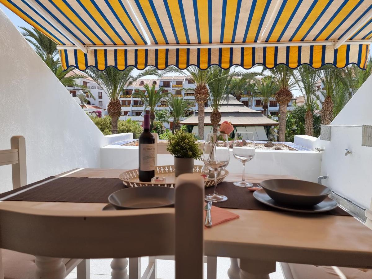Studio No 2 Just 100 To Beach And Sea, Large Terrace, Heated Pool, Wifi, Aircondition For A Fee Playa de las Americas  Exterior photo