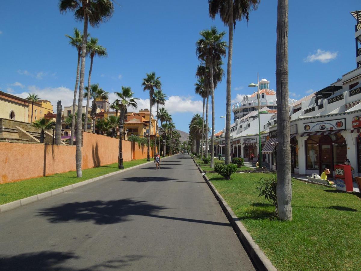 Studio No 2 Just 100 To Beach And Sea, Large Terrace, Heated Pool, Wifi, Aircondition For A Fee Playa de las Americas  Exterior photo